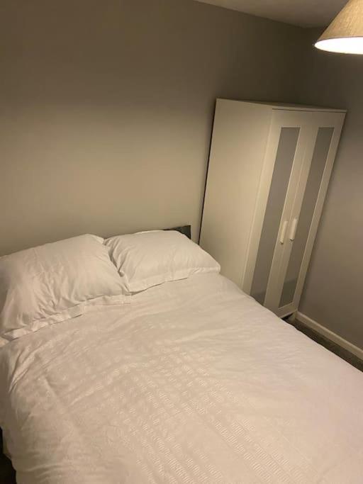 Cosy 1 Bed Home @สตีเวนิจ ภายนอก รูปภาพ