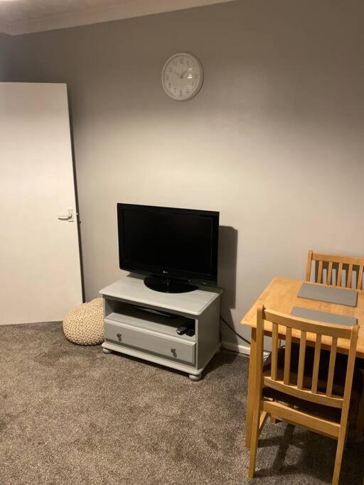 Cosy 1 Bed Home @สตีเวนิจ ภายนอก รูปภาพ